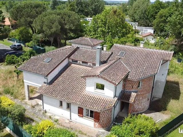 Maison 9 pièces 238 m²