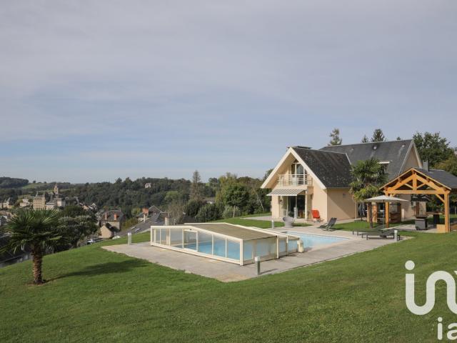 Maison 9 pièces 238 m²