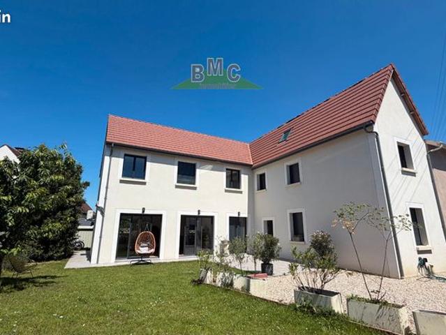 Maison 9 pièces 238 m²