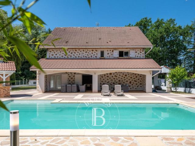 Maison 9 pièces 238 m²