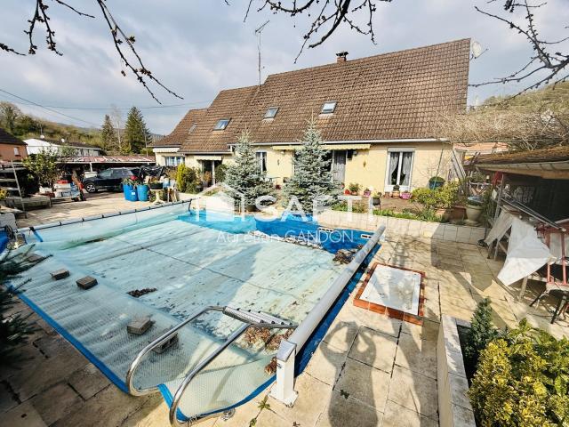 Maison 9 pièces 238 m²