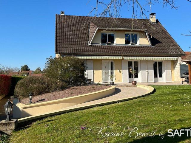 Maison 9 pièces 238 m²