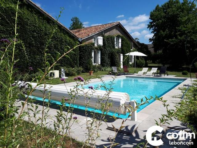 Maison 9 pièces 238 m²