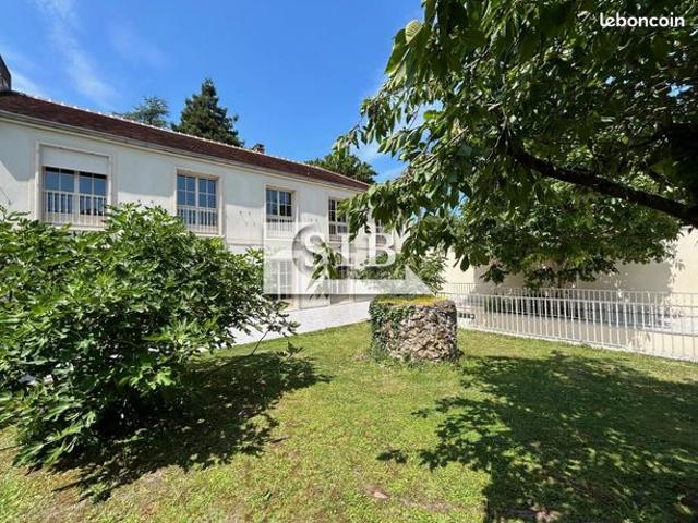 Maison 9 pièces 238 m²