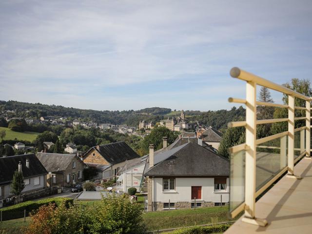 Maison 9 pièces 238 m²
