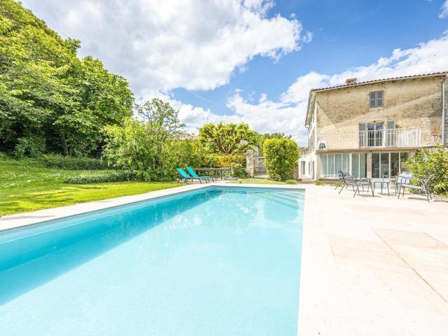 Maison 9 pièces 238 m²