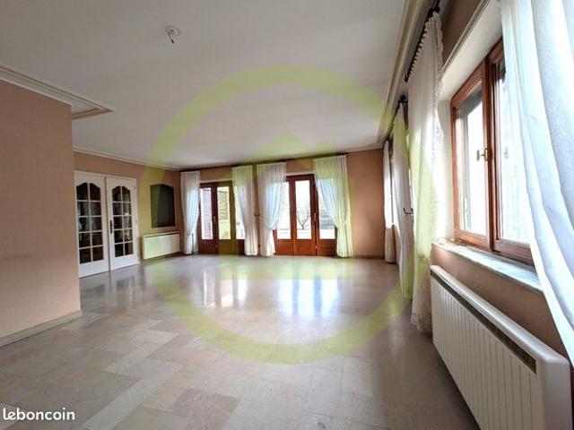 Maison 9 pièces 239 m²