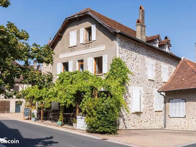 Maison 9 pièces 239 m²