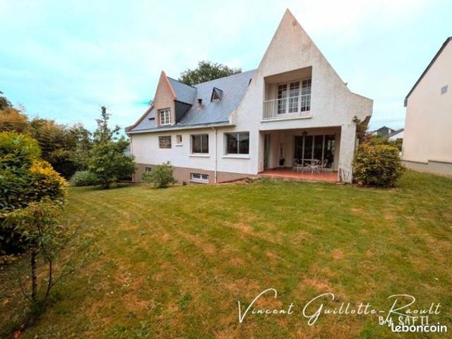 Maison 9 pièces 239 m²