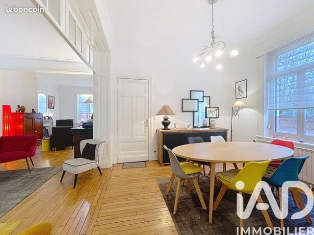 Maison 9 pièces 239 m²