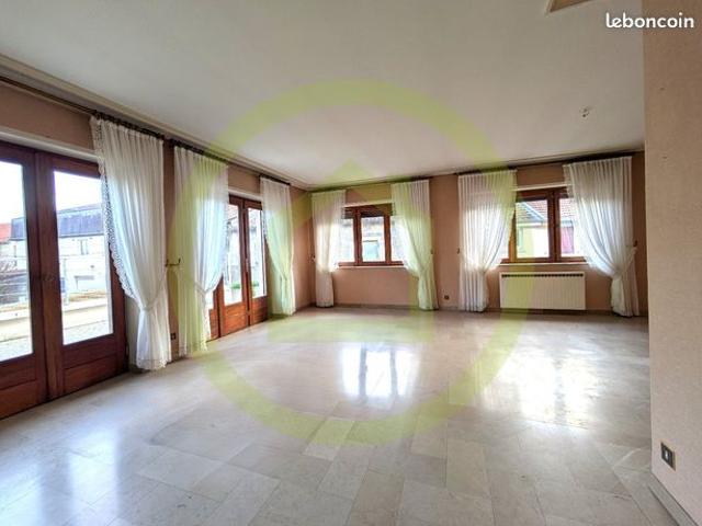Maison 9 pièces 239 m²