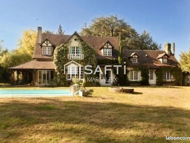 Maison 9 pièces 239 m²