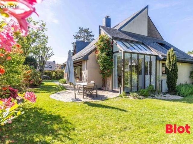 Maison 9 pièces 230 m²