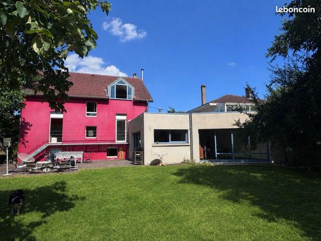 Maison 9 pièces 230 m²