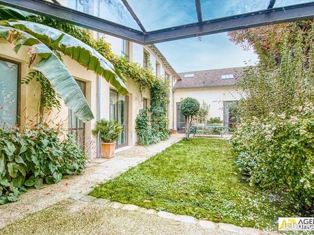 Maison 9 pièces 230 m²