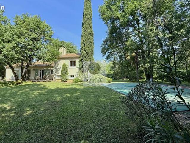 Maison 9 pièces 230 m²