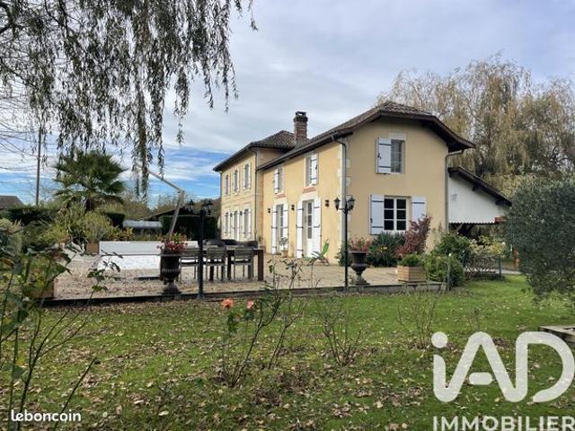 Maison 9 pièces 230 m²