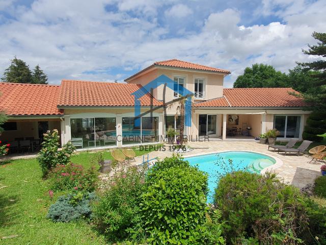 Maison 9 pièces 230 m²