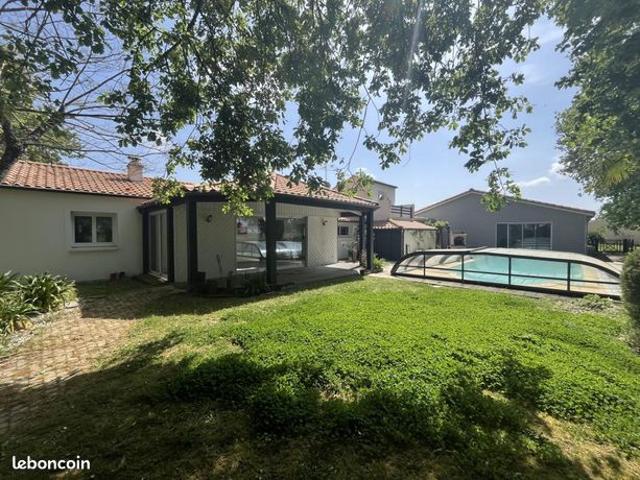 Maison 9 pièces 230 m²