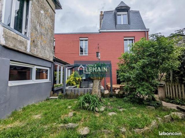 Maison 9 pièces 230 m²