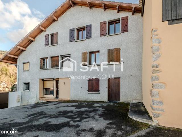 Maison 9 pièces 230 m²
