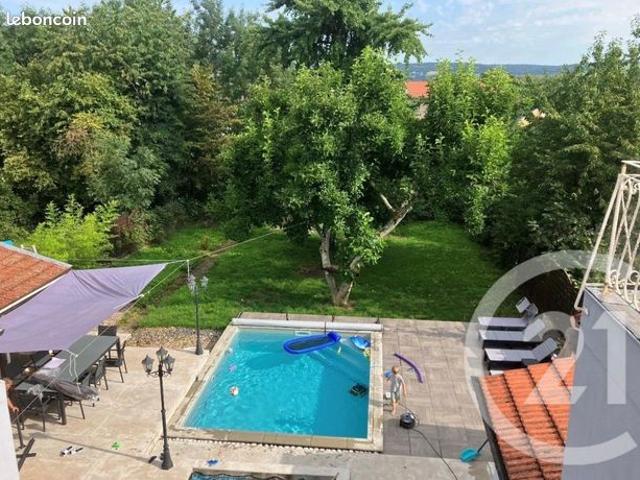 Maison 9 pièces 230 m²