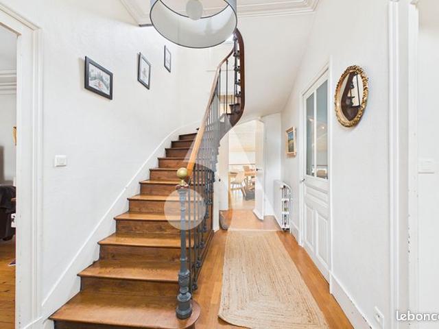 Maison 9 pièces 230 m²