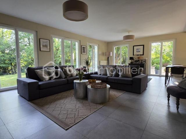 Maison 9 pièces 230 m²