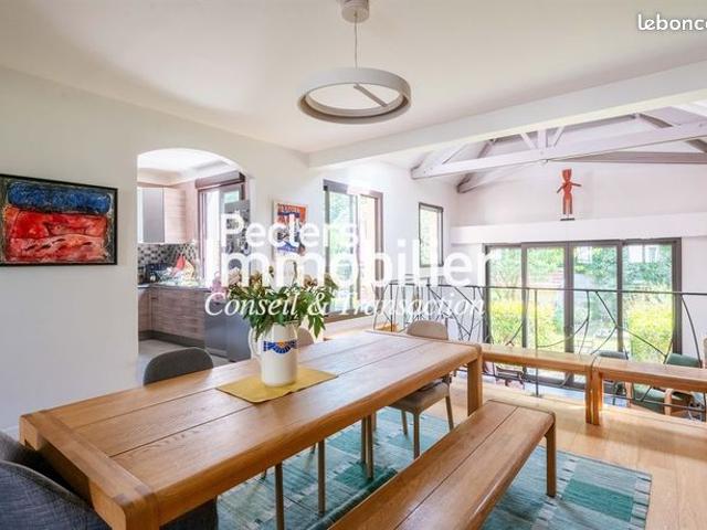 Maison 9 pièces 230 m²