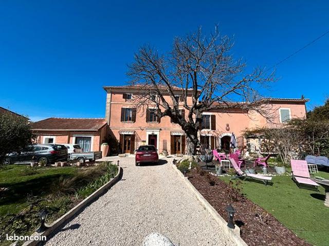 Maison 9 pièces 230 m²