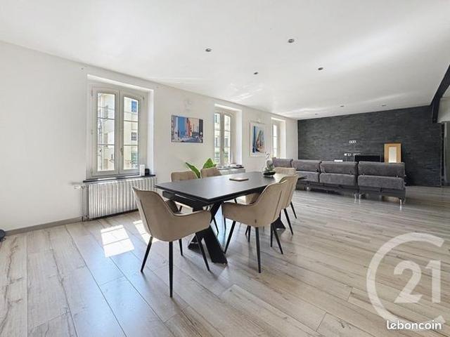 Maison 9 pièces 230 m²