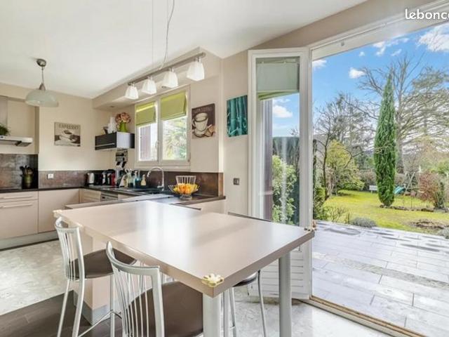 Maison 9 pièces 230 m²