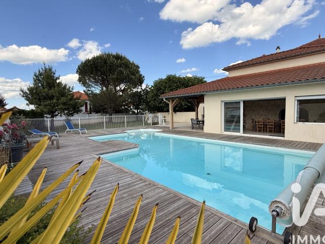 Maison 9 pièces 231 m²
