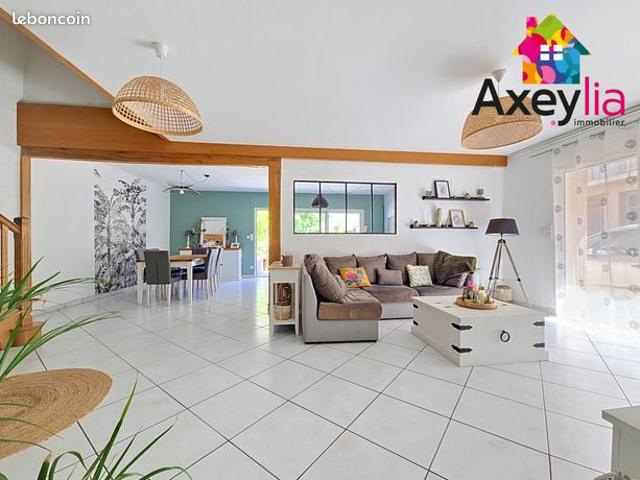 Maison 9 pièces 231 m²