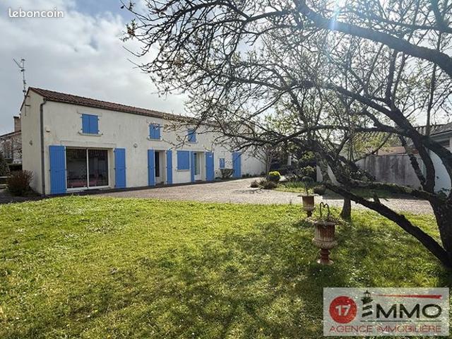 Maison 9 pièces 232 m²