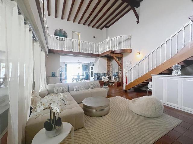 Maison 9 pièces 232 m²