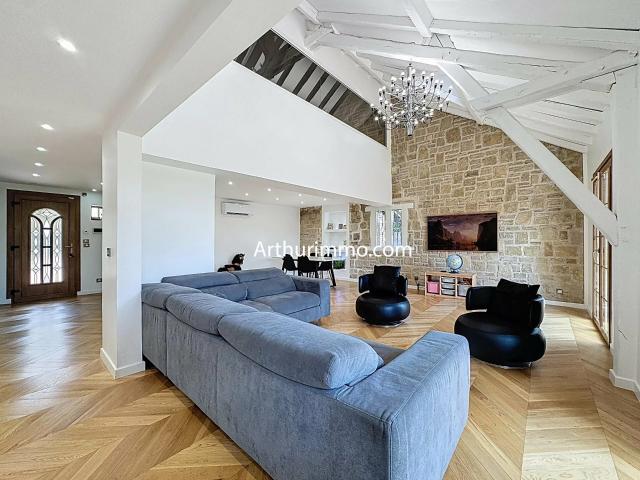 Maison 9 pièces 232 m²