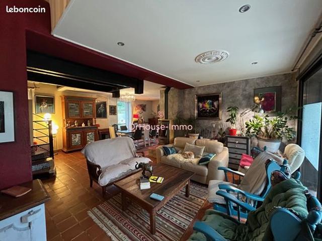 Maison 9 pièces 232 m²