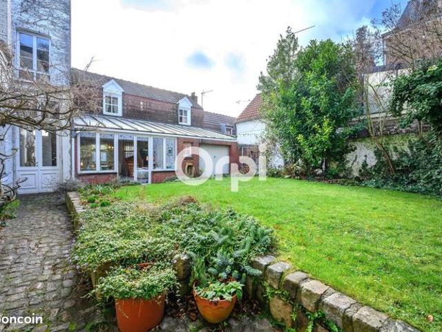 Maison 9 pièces 232 m²