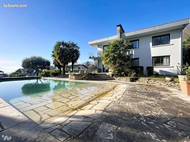 Maison 9 pièces 233 m²