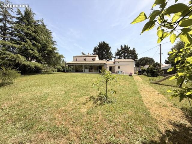 Maison 9 pièces 233 m²