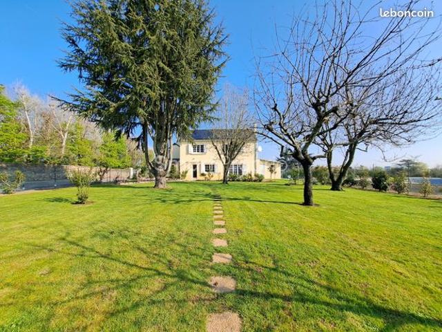 Maison 9 pièces 233 m²