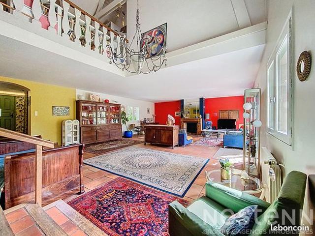 Maison 9 pièces 244 m²
