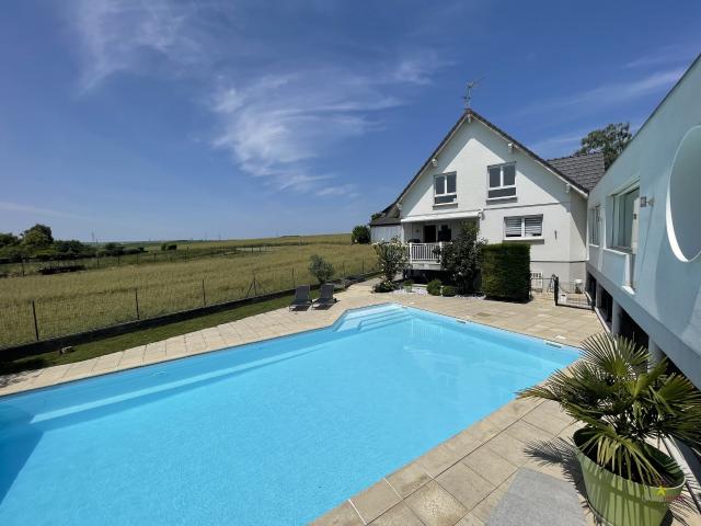 Maison 9 pièces 244 m²