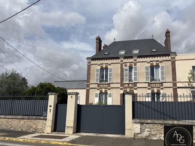 Maison 9 pièces 244 m²