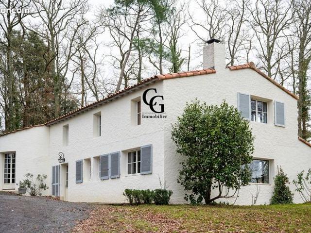 Maison 9 pièces 244 m²