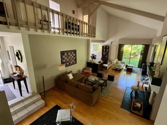 Maison 9 pièces 245 m²