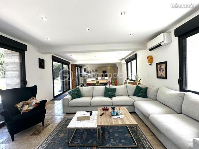 Maison 9 pièces 245 m²