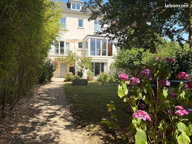 Maison 9 pièces 245 m²