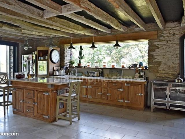 Maison 9 pièces 245 m²